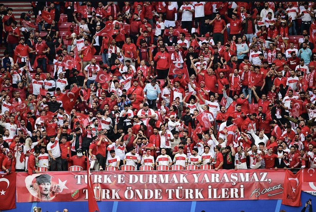 KarsiyakaSK's tweet photo. Türk'e durmak yaraşmaz! 💯 🇹🇷 https://t.co/3X7vjTGvtp