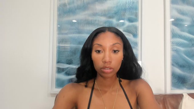 Girlfriend Zoey is live now! https://t.co/vrHn7rU1oq https://t.co/Kxs91JExsJ