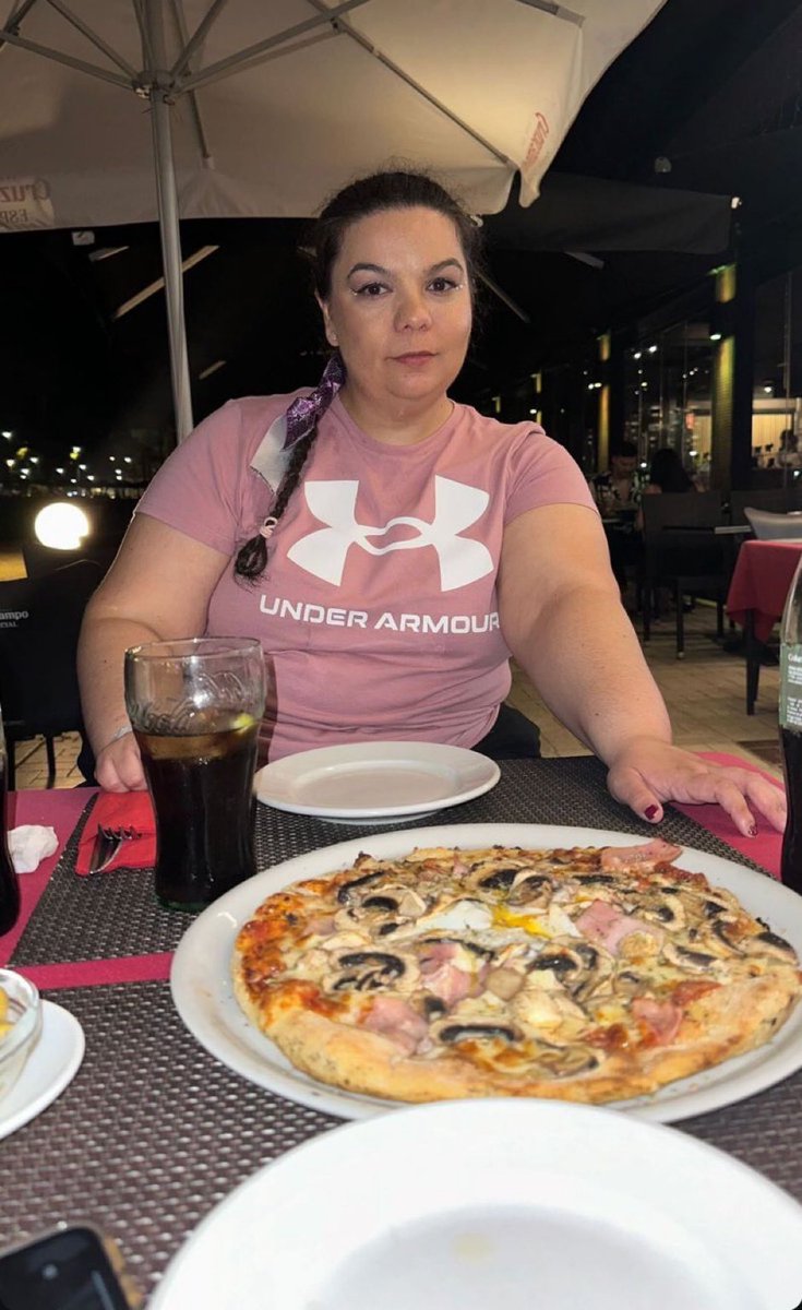 aquii cenando con esta y ahora seguramente follemos