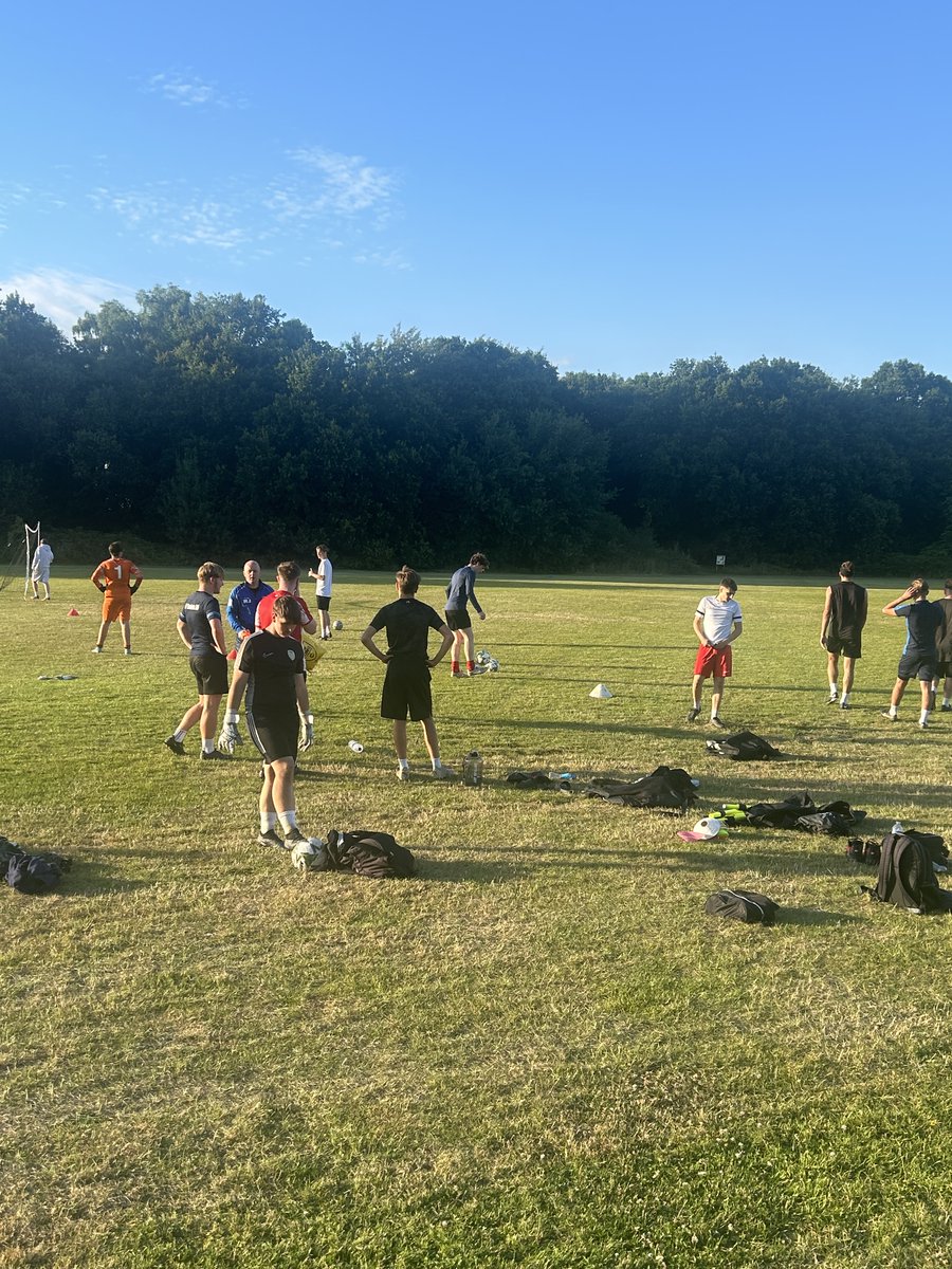 FCB_Saturday's tweet photo. Perfect weather for pre season training.

#preseason #journey #teamFCB https://t.co/ltyBDa1j97