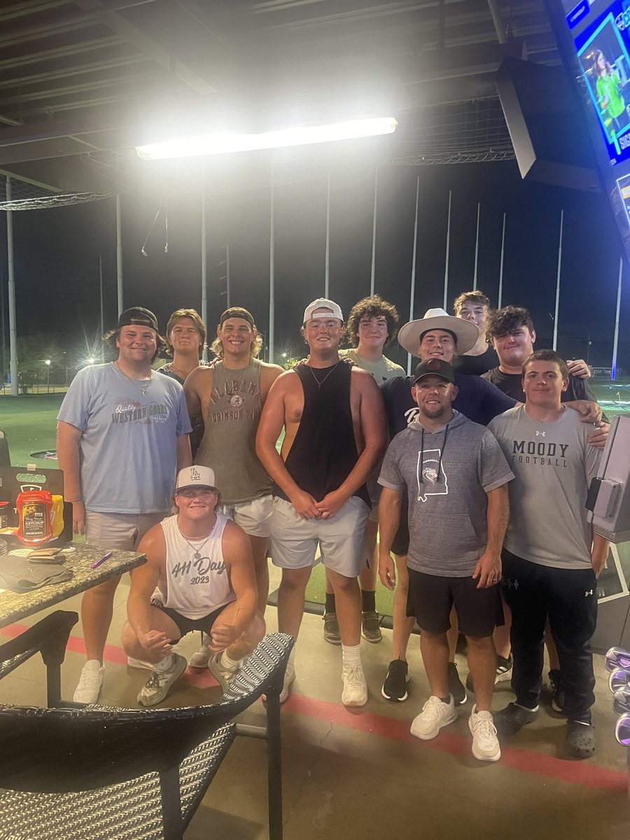Great night at Top Golf with the Oline! Blessed to coach these guys everyday with <a href="/matthew_reese58/">Matthew Reese</a> #411Boys #RTB