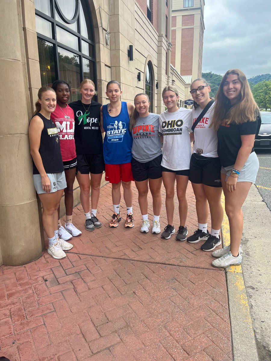 Had a great time meeting and hanging out with my new teammates! Now the countdown to campus move in begins. Go Bears! 🐻🏀