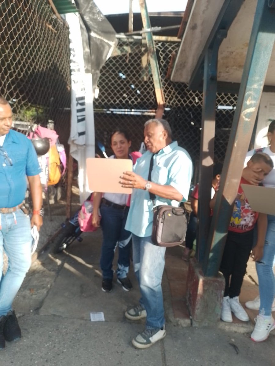 El día de hoy martes 02 de julio se realizó una jornada informativa enseñando a votar a la comunidad del sector La Indiana, Municipio San Joaquin.

#ADecosconedmundo
#VamosAGanar