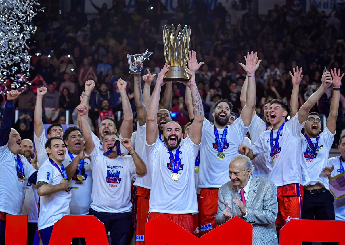AAQuimsa's tweet photo. ¡Gran temporada, un año inolvidable para nuestro club! ❤️💙🤍 https://t.co/aKdfSUlsvI
