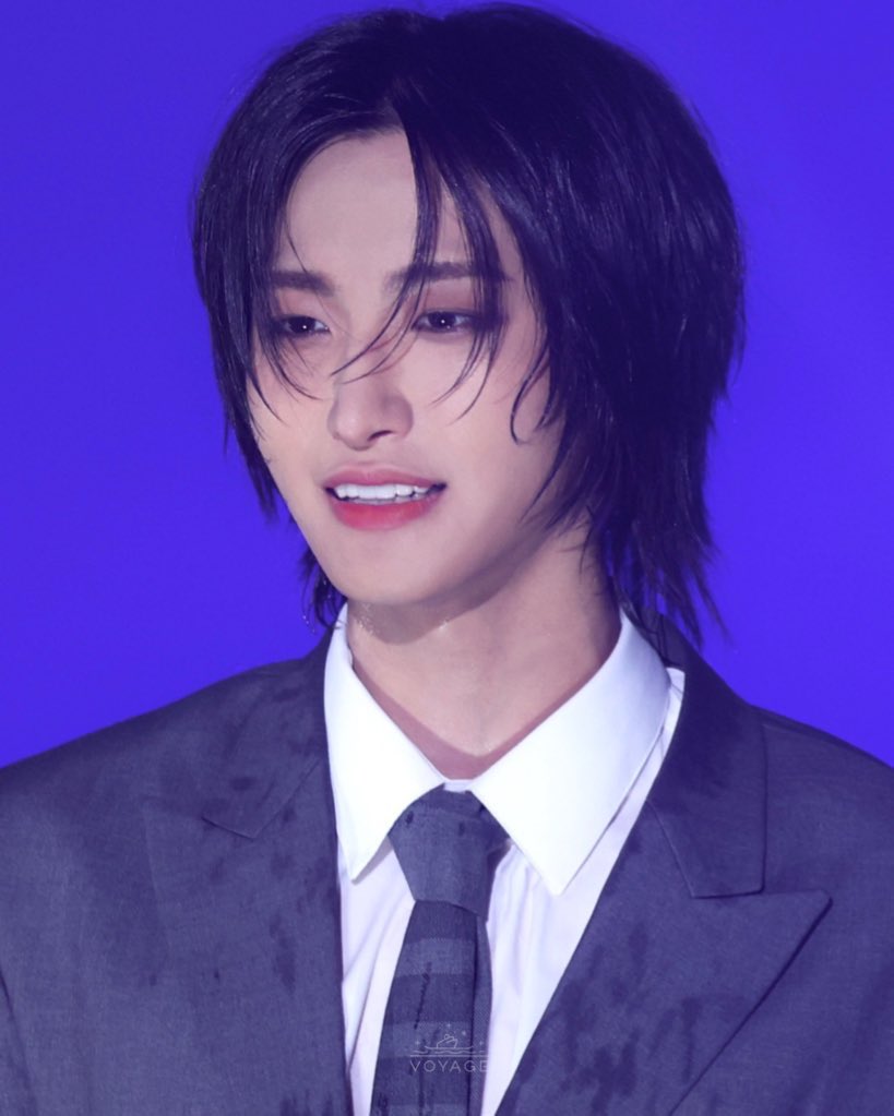 vnteshwa's tweet photo. SEONGHWA’S BLAZER HAD A LITTLE COQUETTE PINK BOW AT THE BACK 🎀😭 https://t.co/6OzsauLlp6