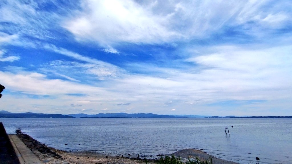baucyan1's tweet photo. #イマソラ #いまそら #空 #天気 #雲 #海 #weather

この夏1番の暑さ🌞💦 https://t.co/peCwWaT9PO