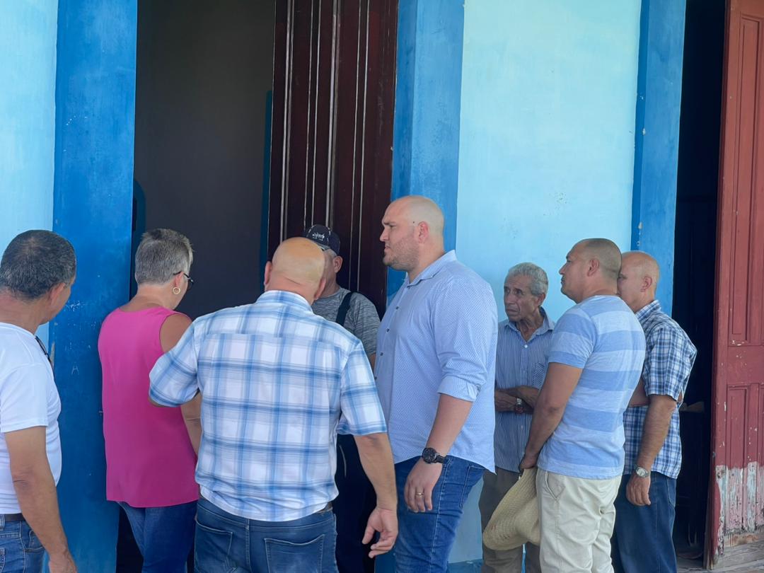 Hoy estuvimos recorriendo la legendaria estación ferroviaria de Bejucal. Acompañados de <a href="/BYuniaky/">Yuniasky Crespo Baquero.</a> Primera Secretaria del PCC en la provincia y el Gobernador de #Mayabeque, evaluamos acciones para continuar mejorando su infraestructura.🚂
#MejorEsPosible
#CorazónSobreRieles
🇨🇺🇨🇺🇨🇺