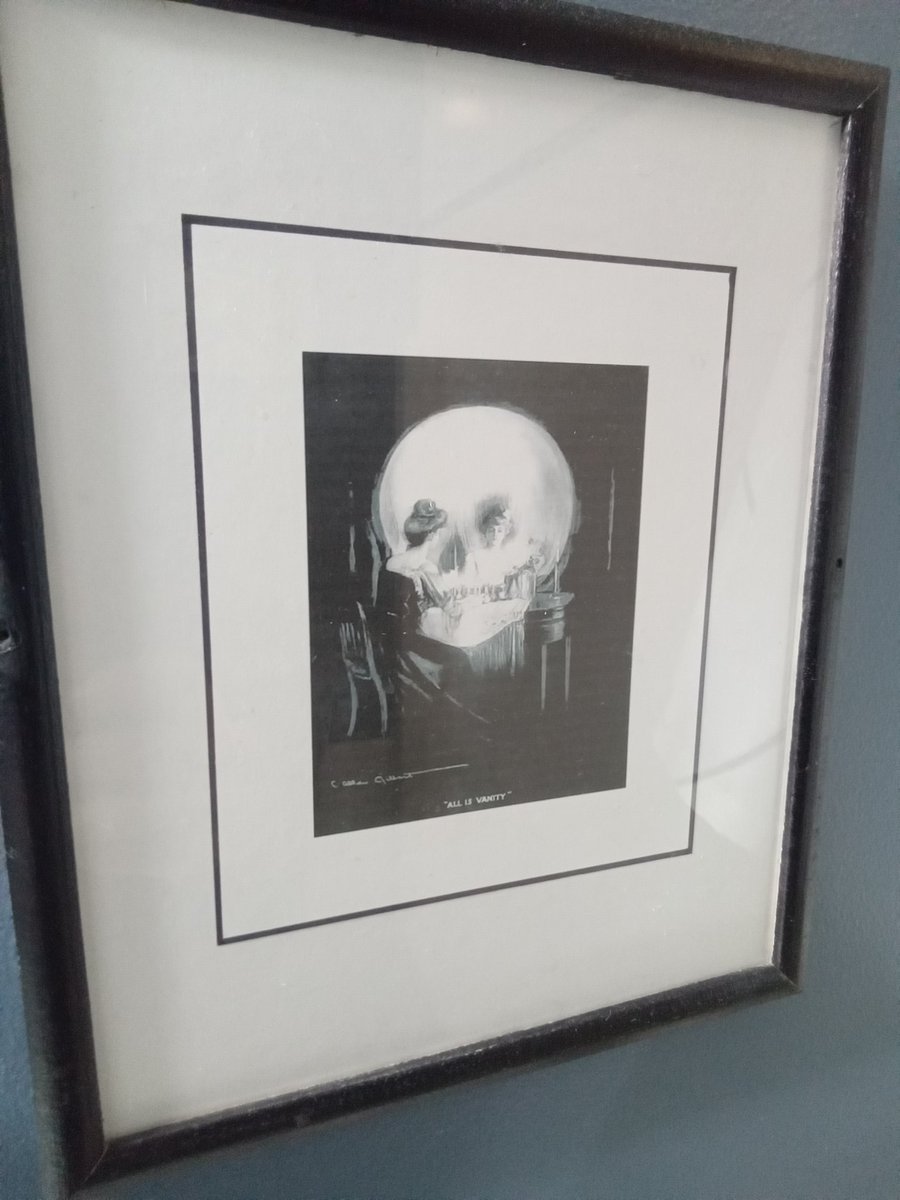 MagicPizza101's tweet photo. @PunkRockStory That's awesome! I have that picture hanging in one of my bathrooms.🔥#AllisVanity https://t.co/iFb72dQ3Ts