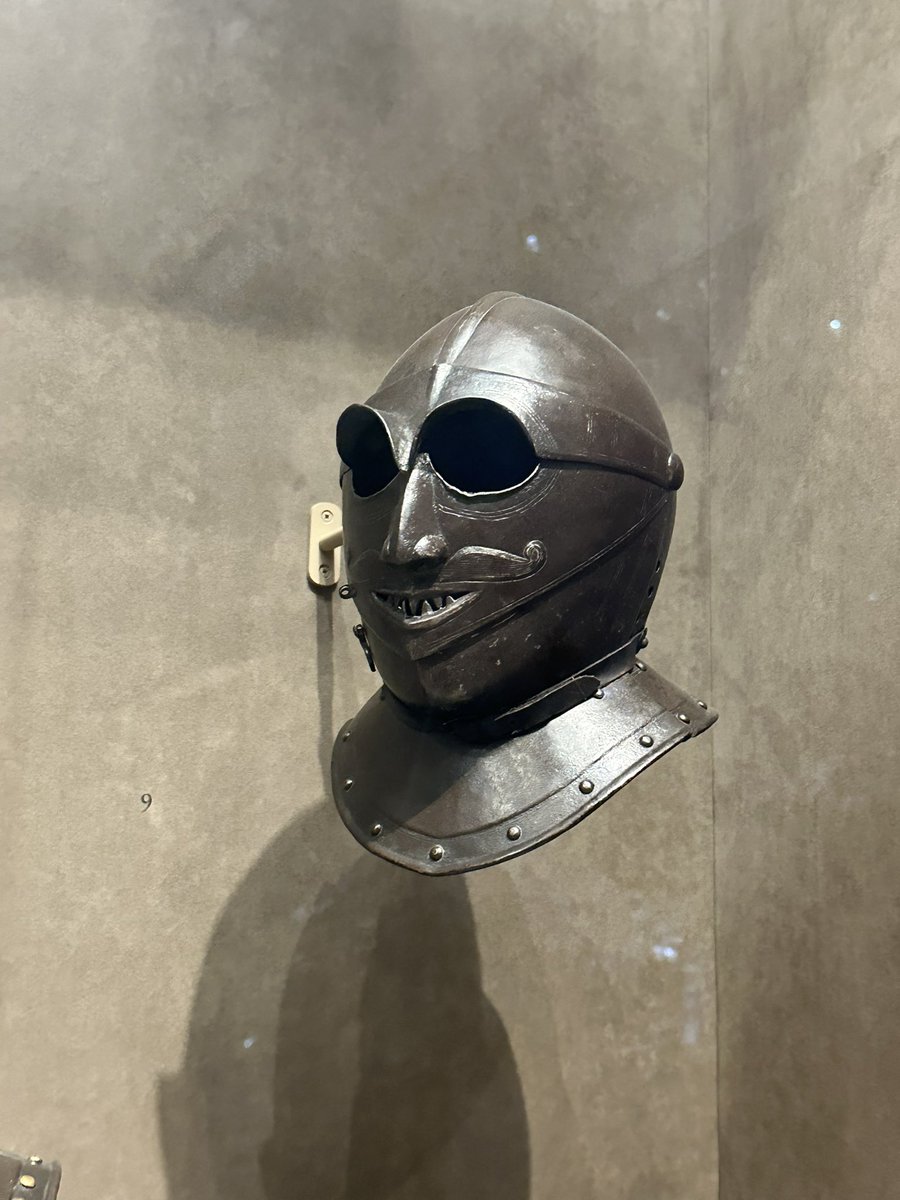 My shitposting helmet