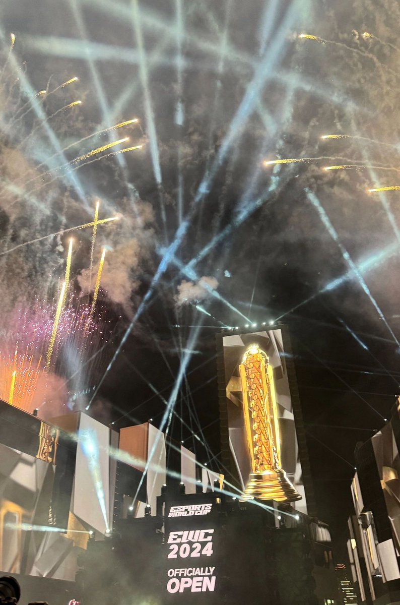 _MrDoorey's tweet image. The @EWC_EN is well and truly underway!

Almost 2 months of esports battles; 22 tournaments, 21 different games and a prize pool of $ 60.000.000 🤑

Riyadh is the place to be this summer, as this EWC is a gamechanger for the esports ecosystem already😮‍💨

#ESWC2024 #esports
