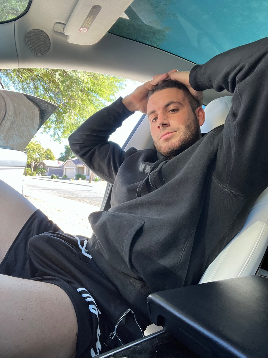 Sending a dm to anyone who comments “hi shreds”