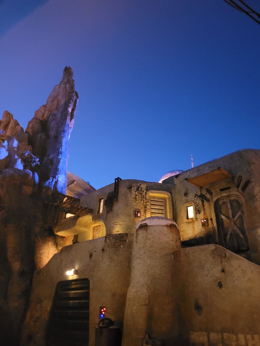 FairyoftheDead's tweet image. #swge #Disneyland