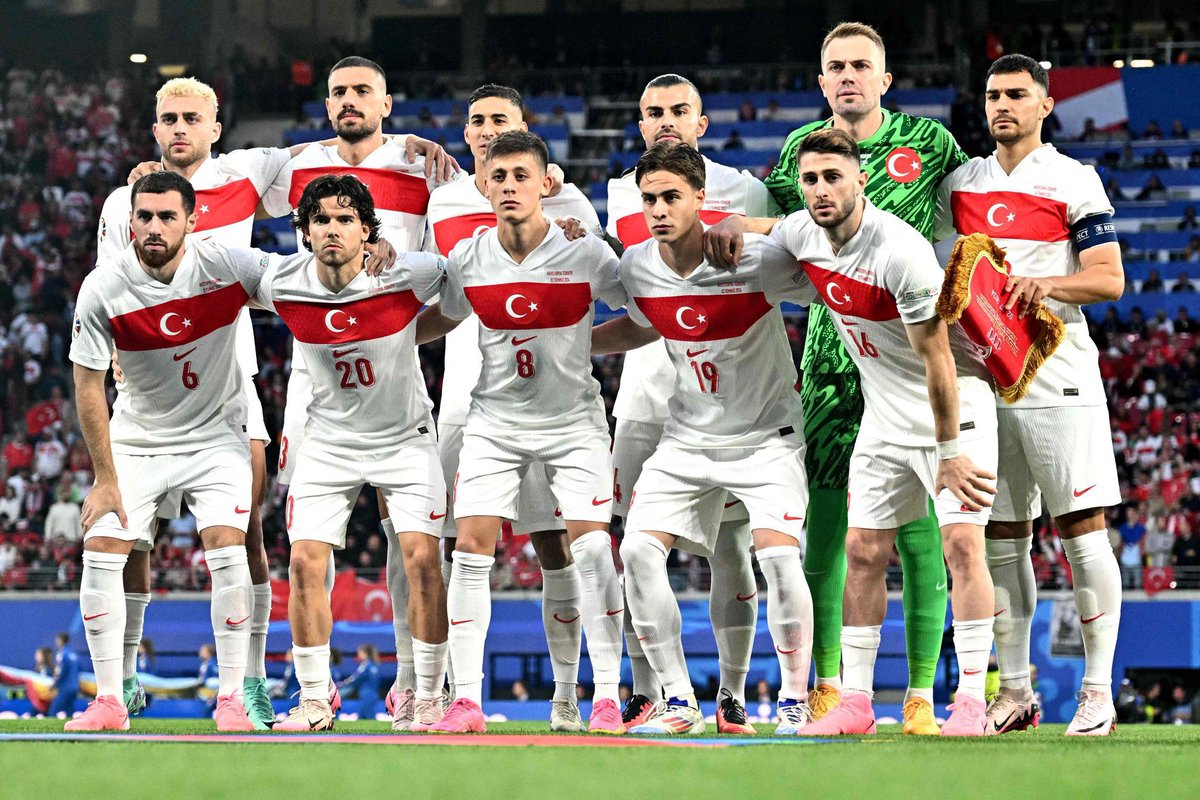 Futbolcularımızın yaptığı, Duâ,Tevhid ve Bozkurt işaretinden rahatsız olanlarda mutlaka bir sakatlık vardır. 

Merih Demiral, Arda Güler, velhasılı takımın tüm oyuncuları gururumuzdur. 
#BizimÇocuklar🇹🇷