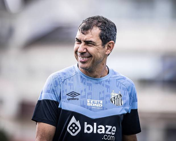 povotime1910's tweet photo. 🚨 Fábio Carille não será o treinador do Corinthians, ele segue no Santos.

🗞️ [@AlePraetzel]
📸 [Raul Baretta/Santos FC] https://t.co/56It19Gvkb