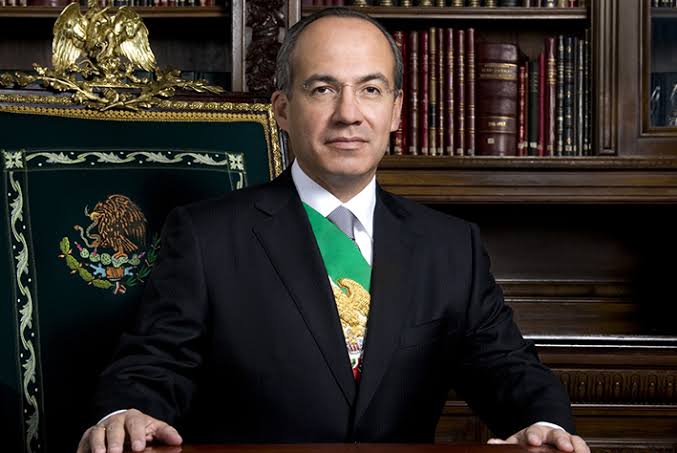ResistenciaCMx's tweet photo. Un partido político dirigido por @FelipeCalderon.

¿Les gustaría? https://t.co/RKbyyYLsDl