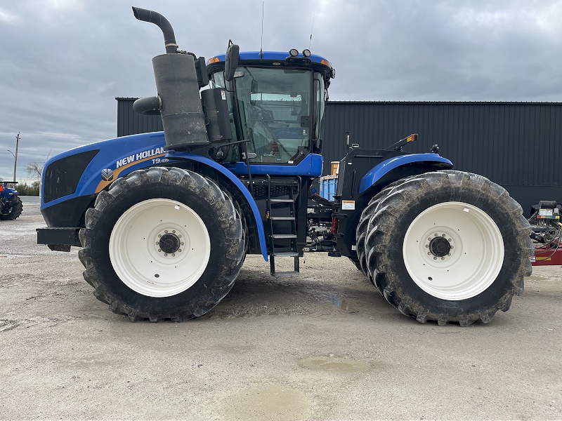 DeltaPowerEquip's tweet photo. {USED TRADE IN} T9 tractors have the most dependable and advanced systems to push your operational performance to a new level. This 2016 New Holland T9.435 Tractor at our Tilbury location has 370 engine horsepower and front/rear duals! See more: https://t.co/q5G3LHprzt https://t.co/KD1XKhu74F