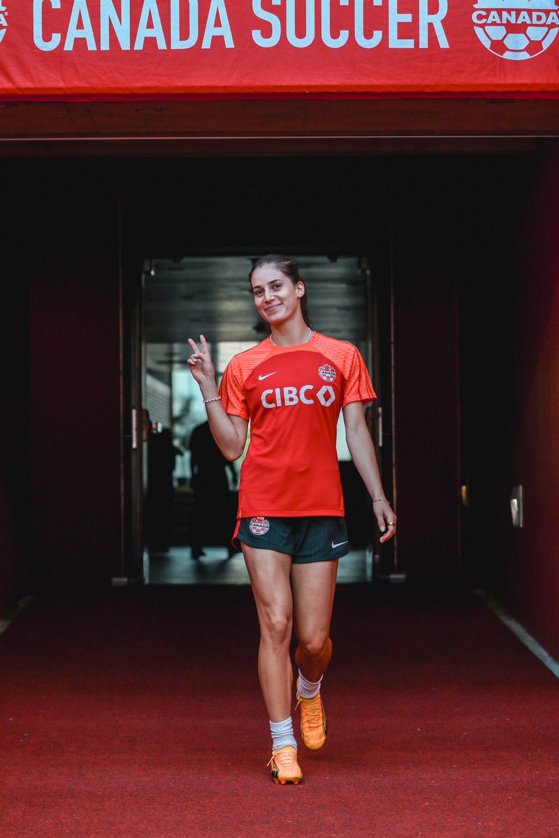 Wishing a very happy birthday to our very own Clarissa Larisey 🎉  //

Nous te souhaitons un très joyeux anniversaire, Clarissa 🎉

#CANWNT