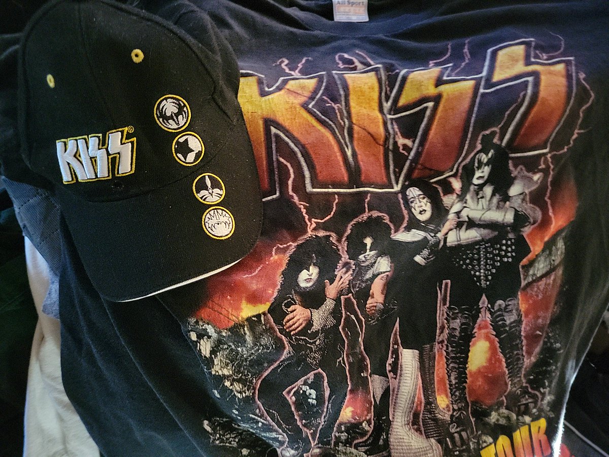 ShitButt's tweet photo. #Jeopardy Don't know fucking Paul Stanley? Then again, Jeopardy contestants wouldn't know a lug nut from an acorn either. https://t.co/30QHznOMJG