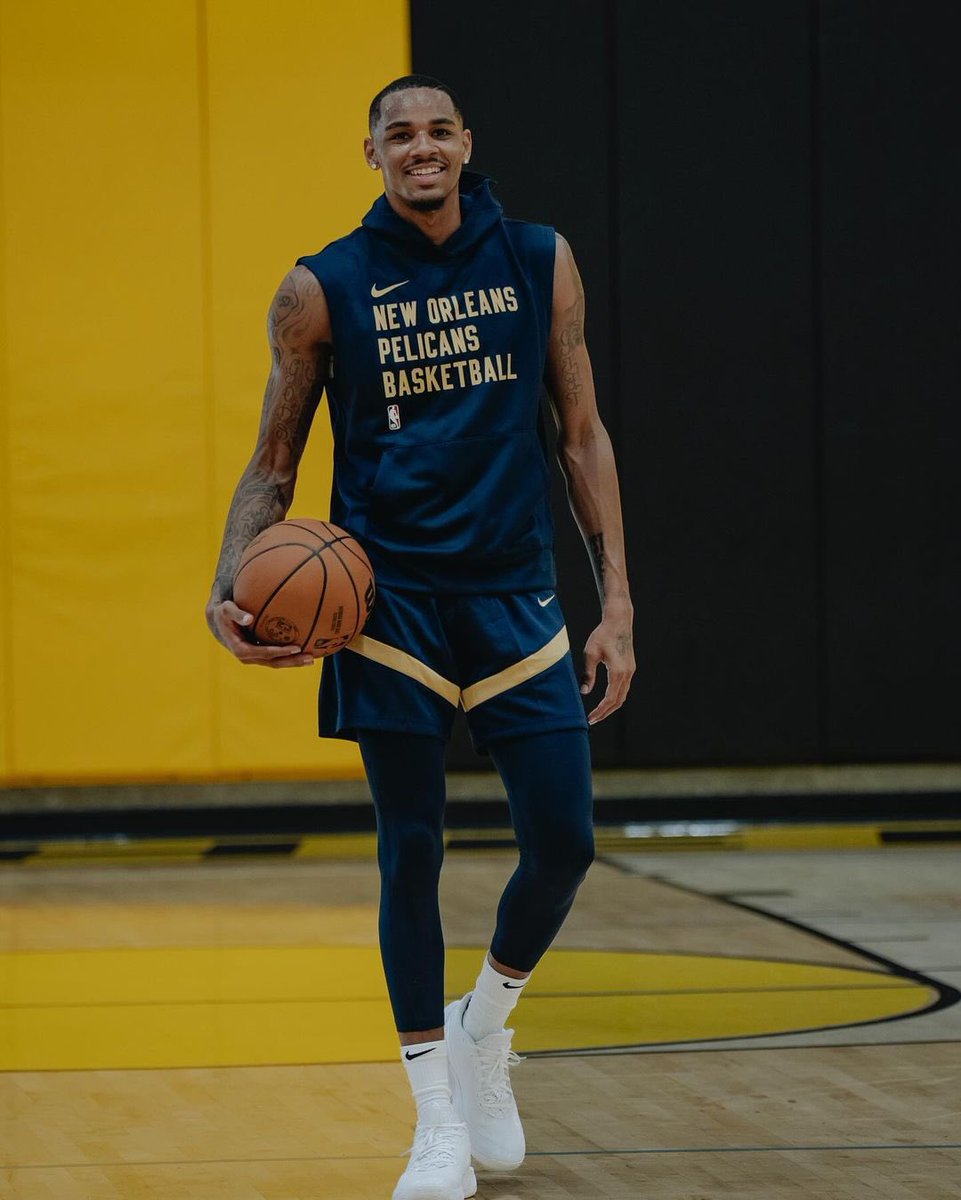 sideshowbrady's tweet image. Dejounte repping the Pelicans 🔥😈
