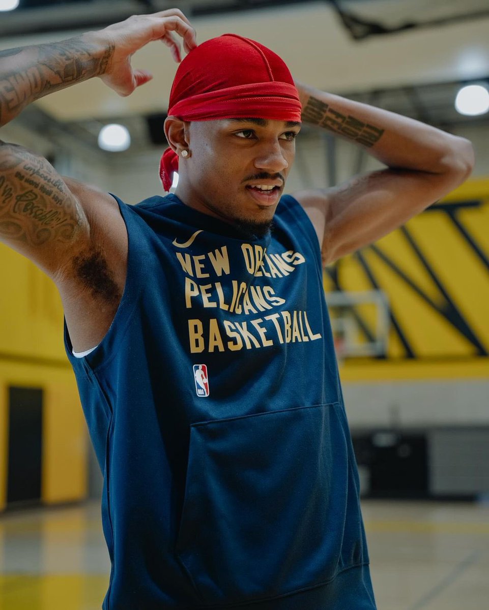 sideshowbrady's tweet image. Dejounte repping the Pelicans 🔥😈
