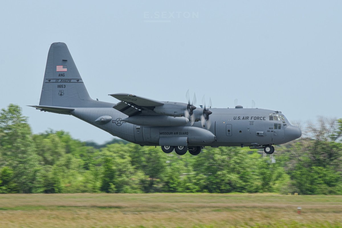 Edwin_SextonWx's tweet photo. Trying some different spots today paid off decently with a St. Joe HERC doing some touch and go work. Ignore the popsicle stick props in the first couple shots, was in a rush and forgot to change shutter speed from the jets I had been shooting before 🫤
#ADFE6D as JESSE53 https://t.co/LJG0O3CjTu