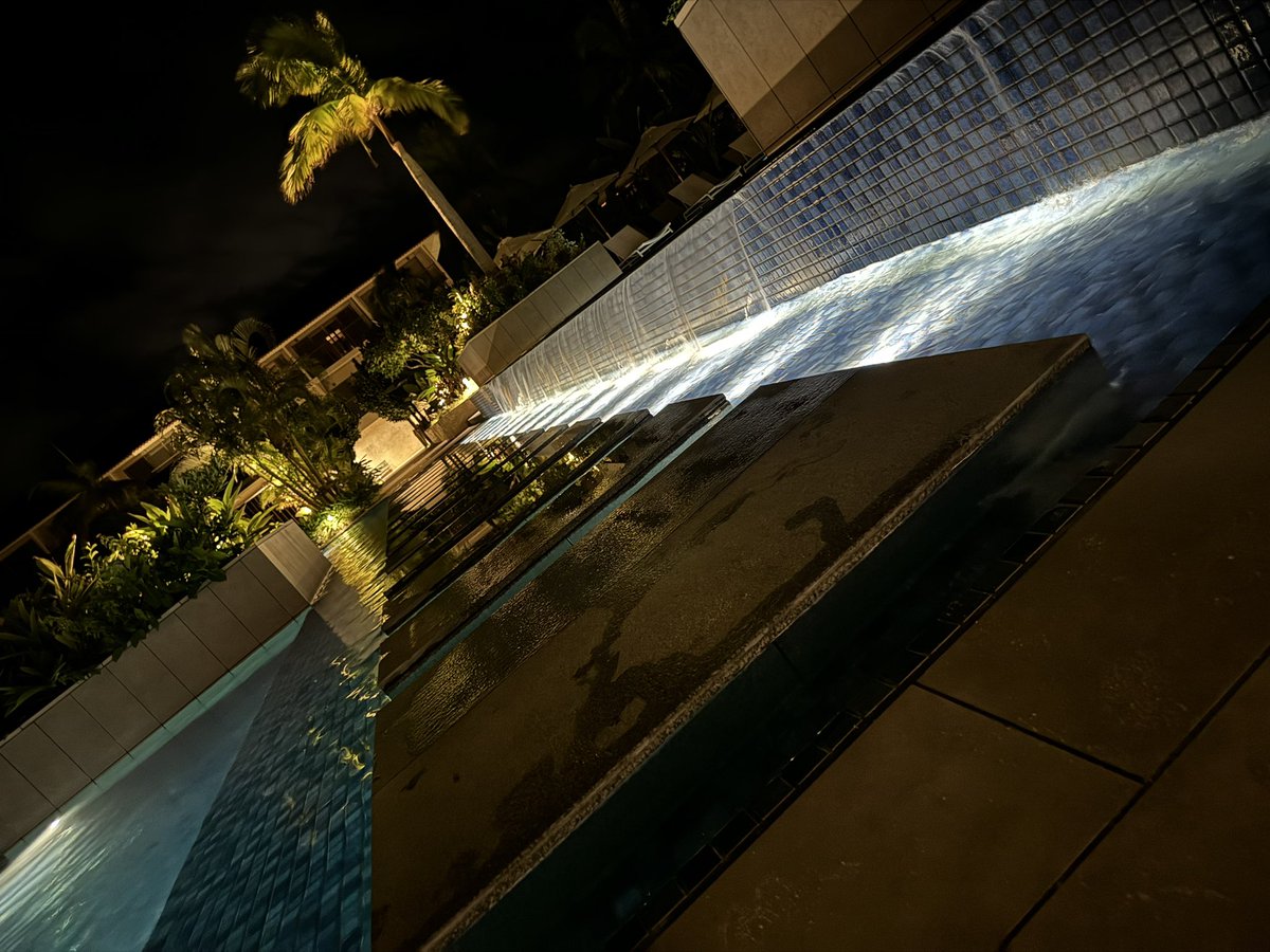 iPhone15ProMaxの実力に驚愕した。
設定何もいじらずに夜空撮ったらこれ🙄
無編集なんです、信じて🤣