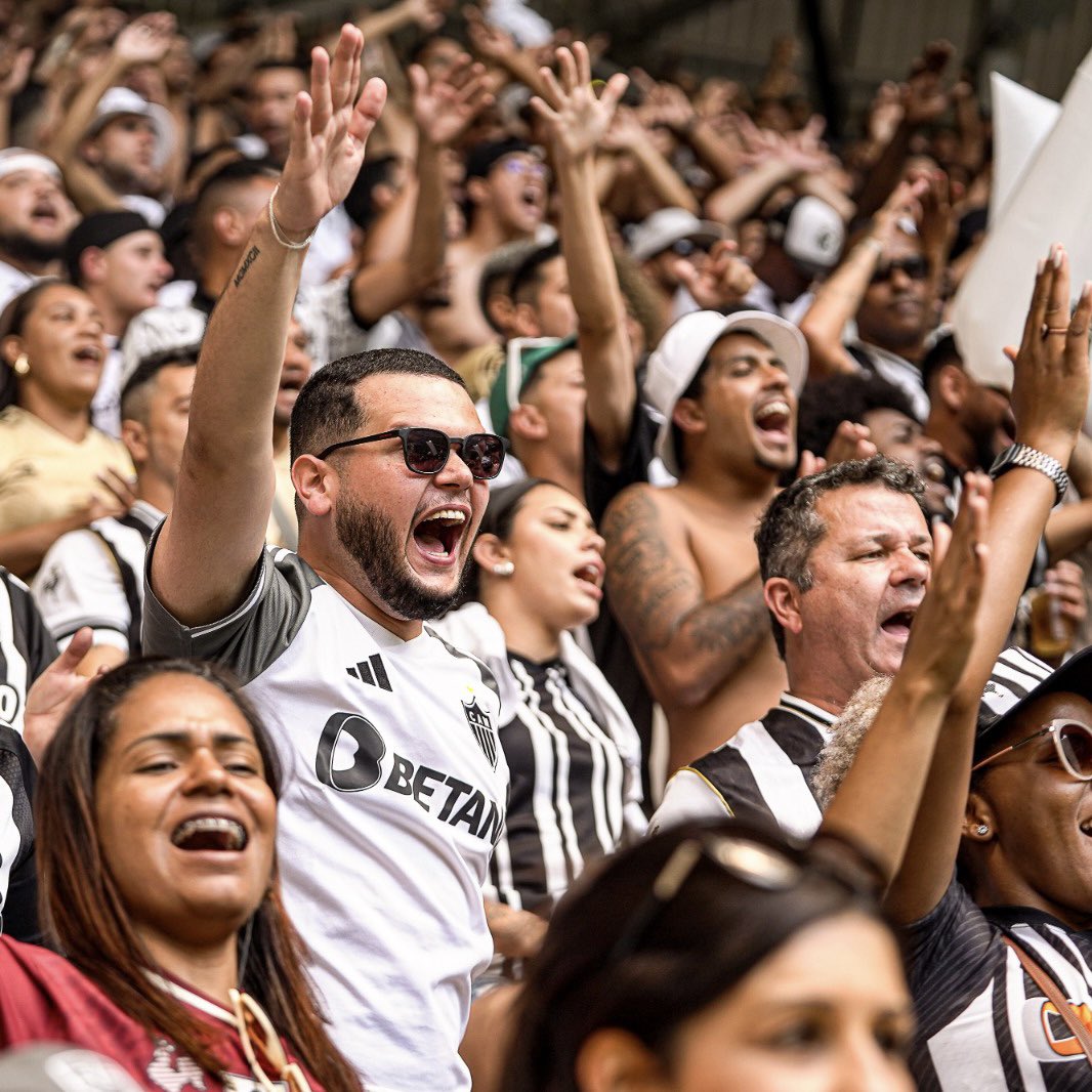 Atletico's tweet photo. 🏠🔜👏🏼 Galo x Flamengo: somos mais de 30 mil! 

A Massa, mais uma vez, vai fazer uma grande festa nas arquibancadas! Já é amanhã e ainda dá tempo de garantir presença! 

🎟️ A partir de R$ 27: https://t.co/dYgHtuqopZ https://t.co/EUDjMjcfsU