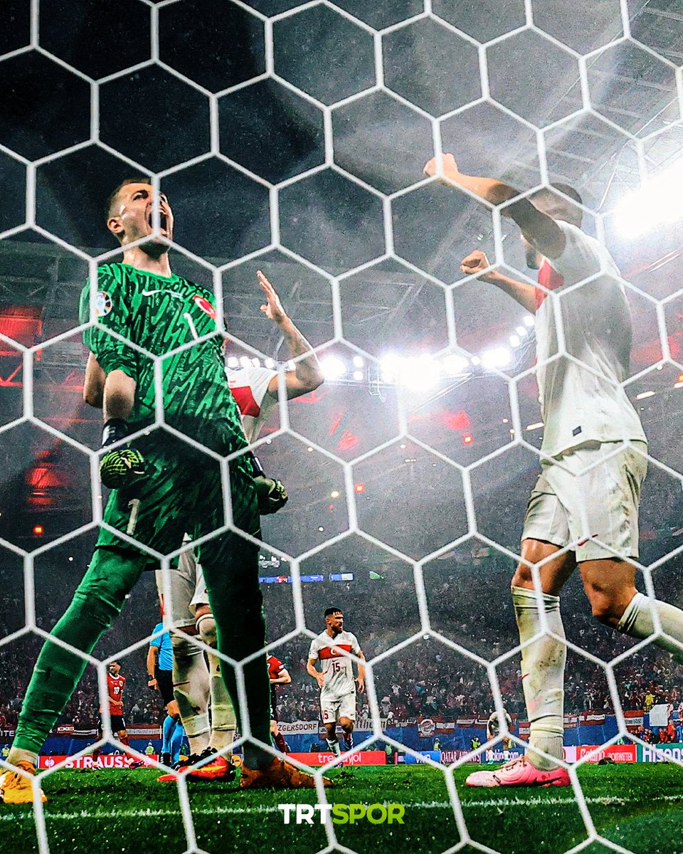 🤩 Sanki milyonların zafer çığlığı...

🇹🇷 Geceyi bu müthiş görüntüyle kapatıyoruz.

#EURO2024 | #EURO2024TRTde