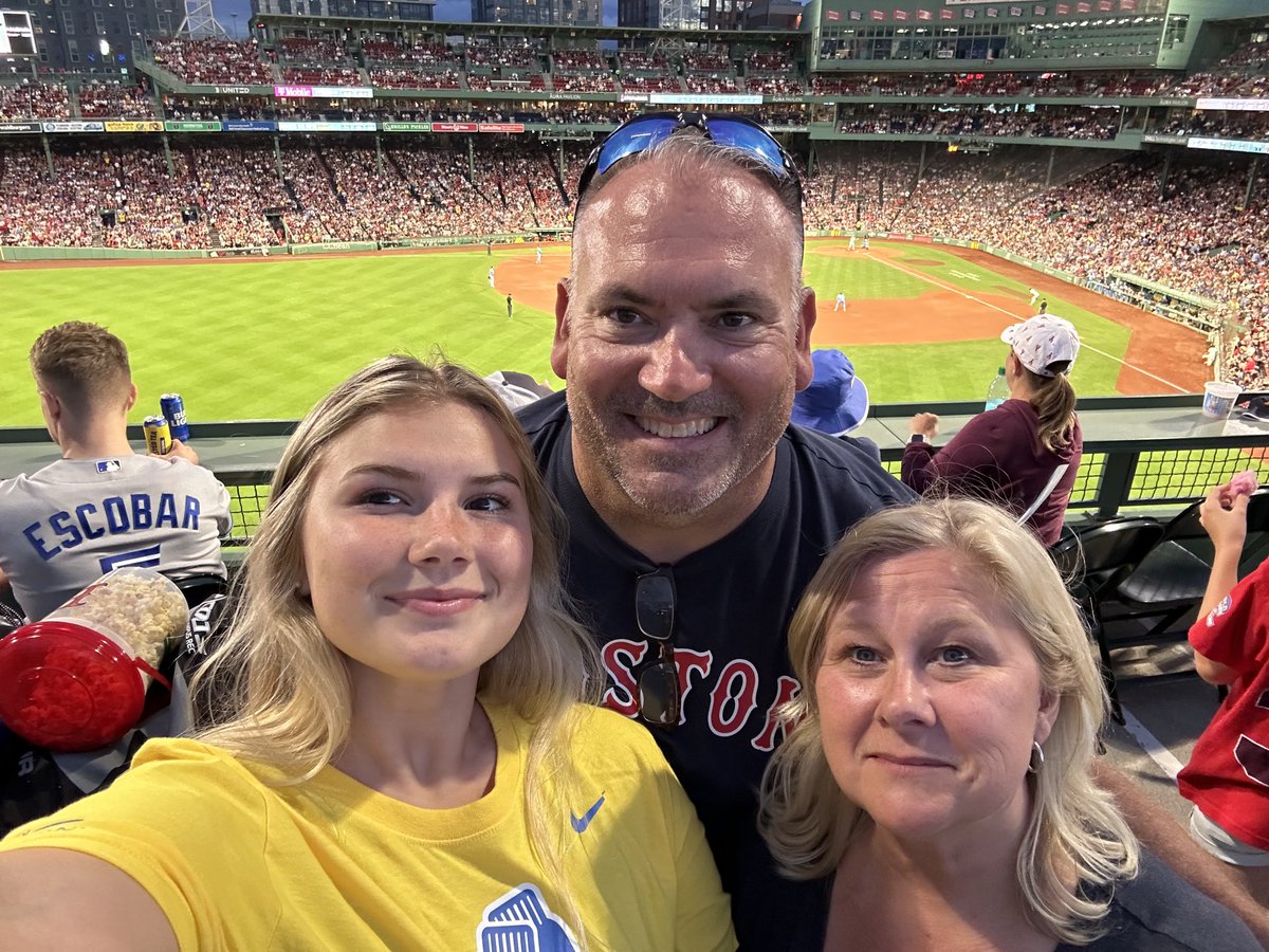 Derek Dana tweet media