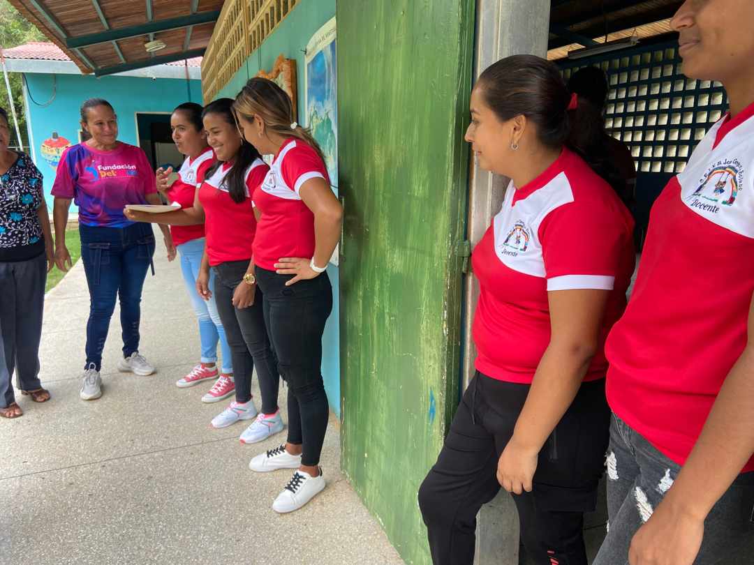 ArturoC69755641's tweet photo. #Cojedes|| Titulares en X.
1 Delma Herrera en nombre de la @Alc_SanCarlos realizó entrega de 100 metros de manguera a la escuela de Solano.
2 Huracán Berly causó inundaciones en tres municipios de Monagas.
3 Países Bajos derrotó a Rumania. #jul02 @Class987FM @alexandermirele https://t.co/3jJRANxhtk