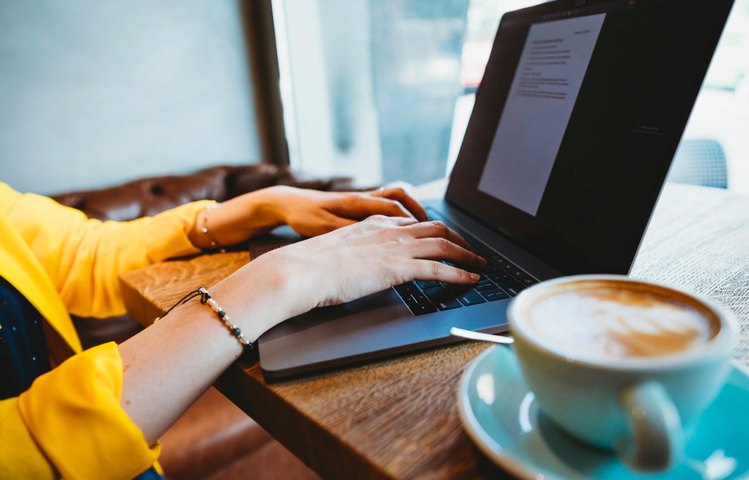 Tu crées du contenu, mais c’est difficile ? Tu hésites parfois à cliquer sur le bouton « publier » ? Tu as l’impression d’avoir le syndrome de l’imposteur ? 

Si c’est le cas, rassure-toi, tu peux devenir à l’aise à créer du contenu ! ✨ #podcast 

👉 ameliedelobel.com/E284