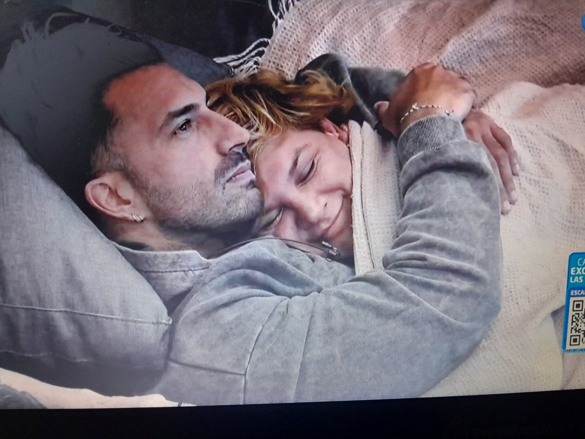 Papilicha jajajajaja él entro a servir 💖

EMMANUEL AL 9009