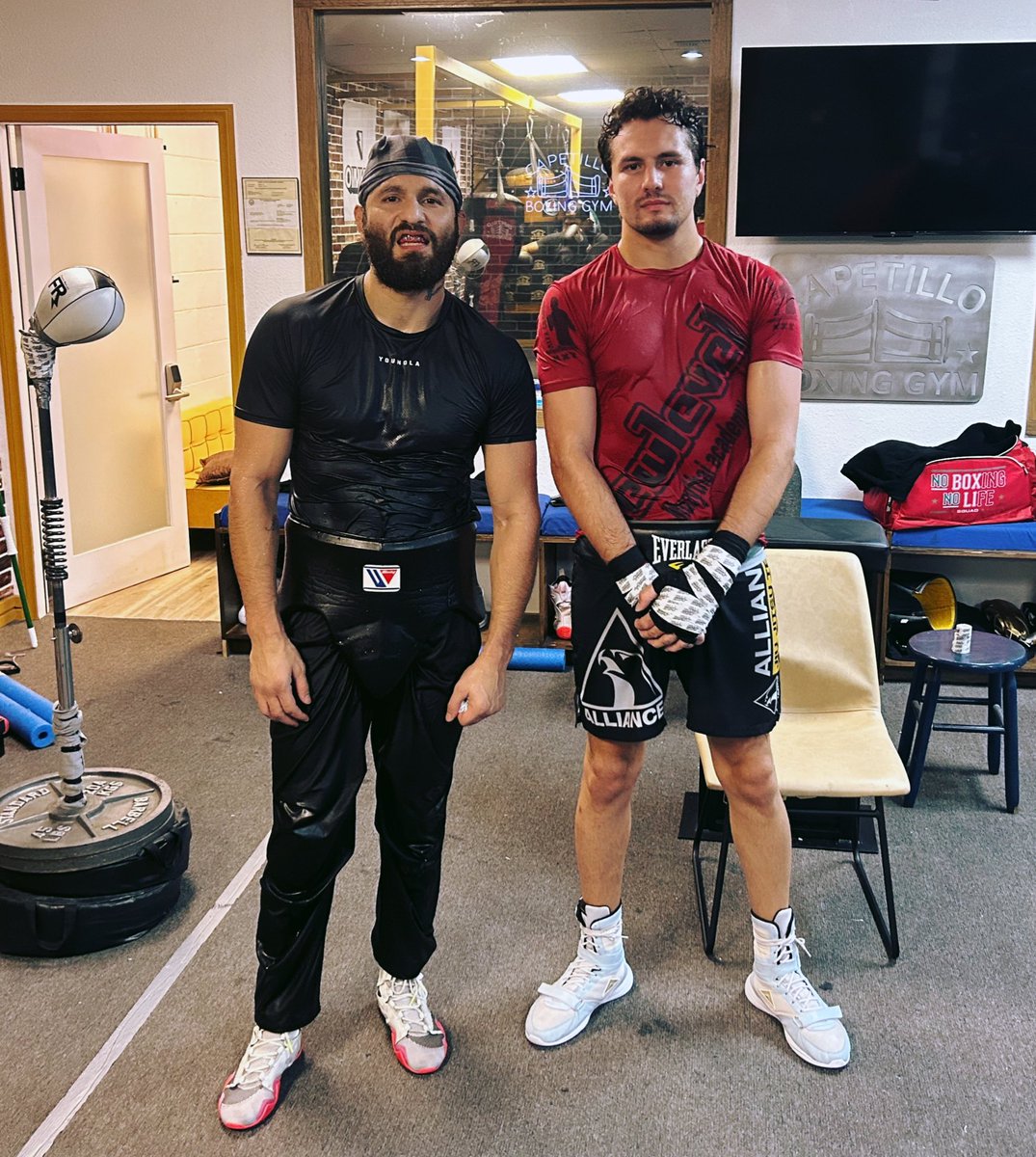 SaulAlmeida's tweet photo. Fight week! Let’s goo 🔥💯👊🏼
Diaz x Masvidal 🥊
@fanmio @GamebredFighter https://t.co/CYcTagB5F5