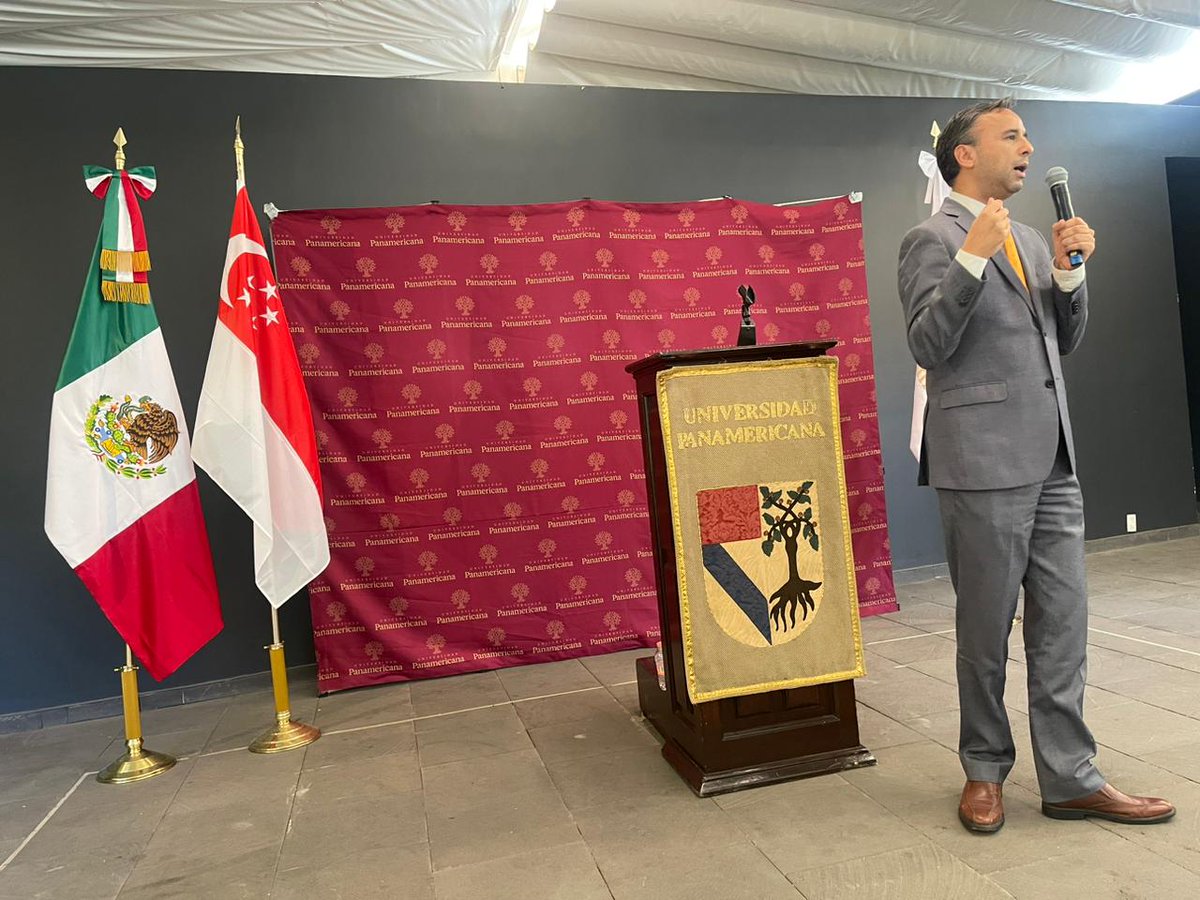¡Honrados de recibir a empresarios de Singapur en la <a href="/UP_MX/">Universidad UP</a>! 🤝🌏

El evento contó con la presencia de nuestro Rector, el Dr. Santiago García Álvarez y el Subdirector de Empresariales, Salvador Rivas. 🏛✨

¡Emocionados por las futuras oportunidades y proyectos! 🚀

#UP