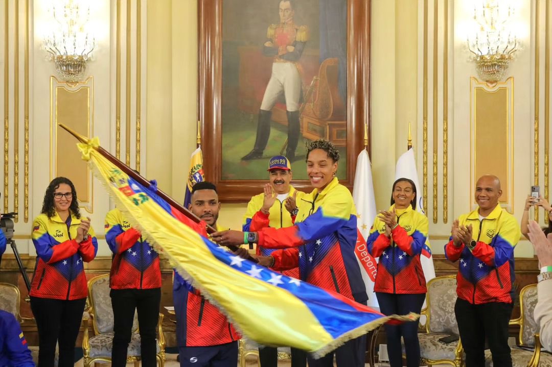 Junto a Yuli que orgullo <a href="/TeamRojas45/">Yulimar Rojas</a>