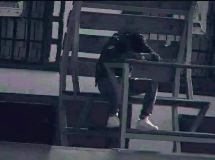 Se eu falhei como filho, irmão, amigo e como namorado mas acredite, às vezes até choro tentando mudar. 💔 🫀