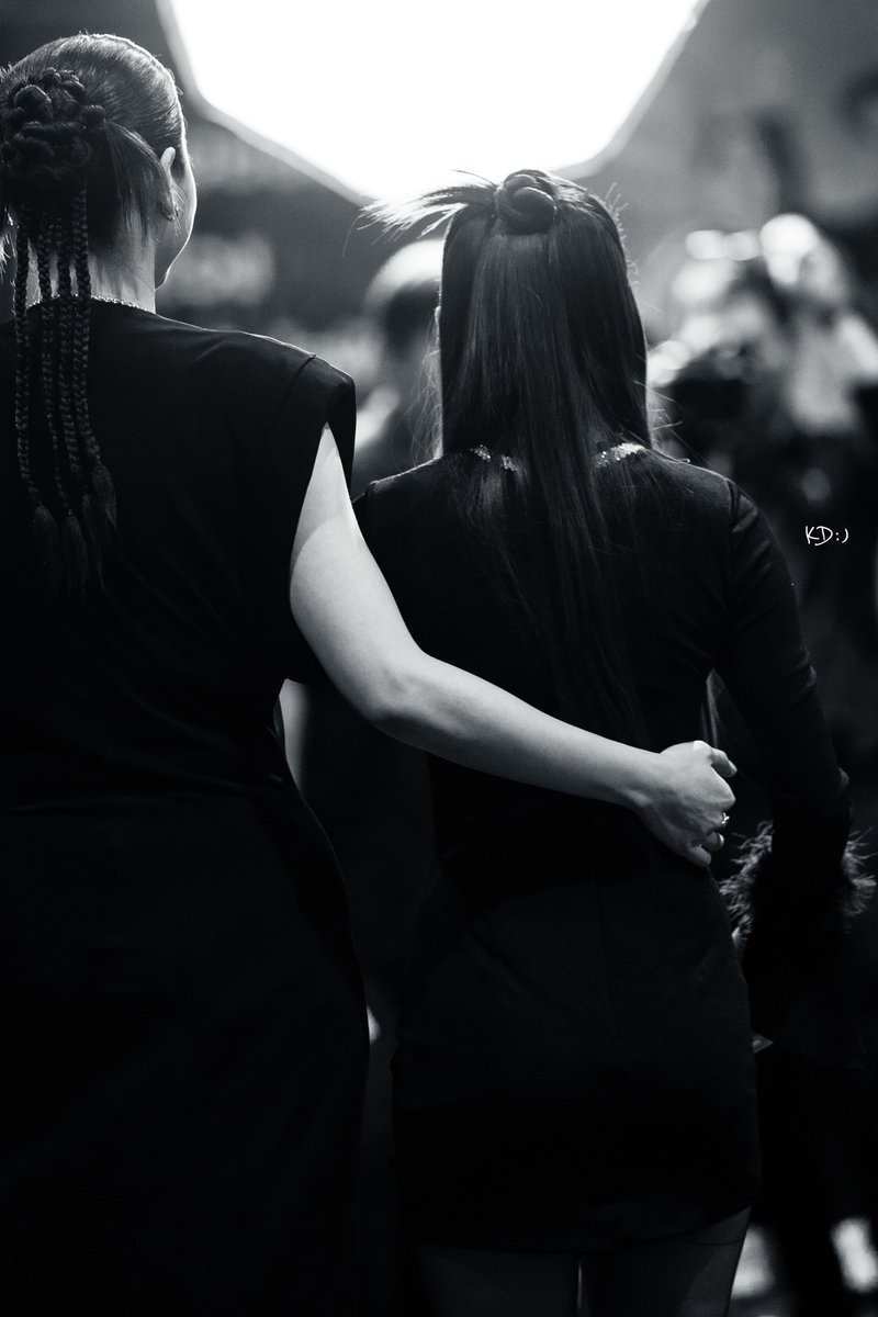 KonD___'s tweet photo. 𝙃𝙤𝙡𝙙 𝙤𝙣 𝙩𝙞𝙜𝙝𝙩 🤍

FAYEYOKO IZEZA 9STARSTUDIOS
#Uranus2324GalaPremiere
#FayeYoko #FayePeraya #YokoApasra https://t.co/oNHjAikkfm