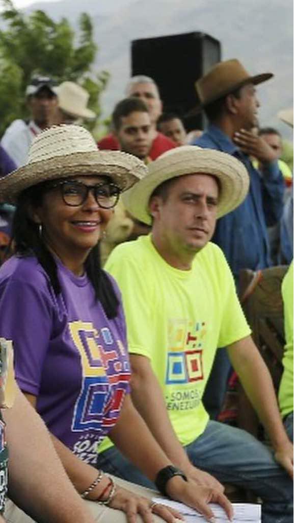 “Mi venganza personal será el derecho de tus hijos a la escuela y a las flores.
Mi venganza personal sera entregarte este canto florecido sin temores” toda esa gente sin asidero espiritual que destila odio por esta vía. Todas las bendiciones para nuestra Vice Presidenta