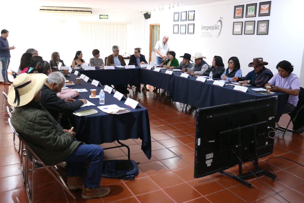 impepac's tweet photo. ℹ️ Esta mañana se sostuvo reunión de trabajo con la Concejal Vocera, concejales y el Consejo Mayor de #Hueyapan. en virtud de que dicho municipio indígena ha iniciando trabajos para renovar sus autoridades municipales. https://t.co/mheJ44qgeo
