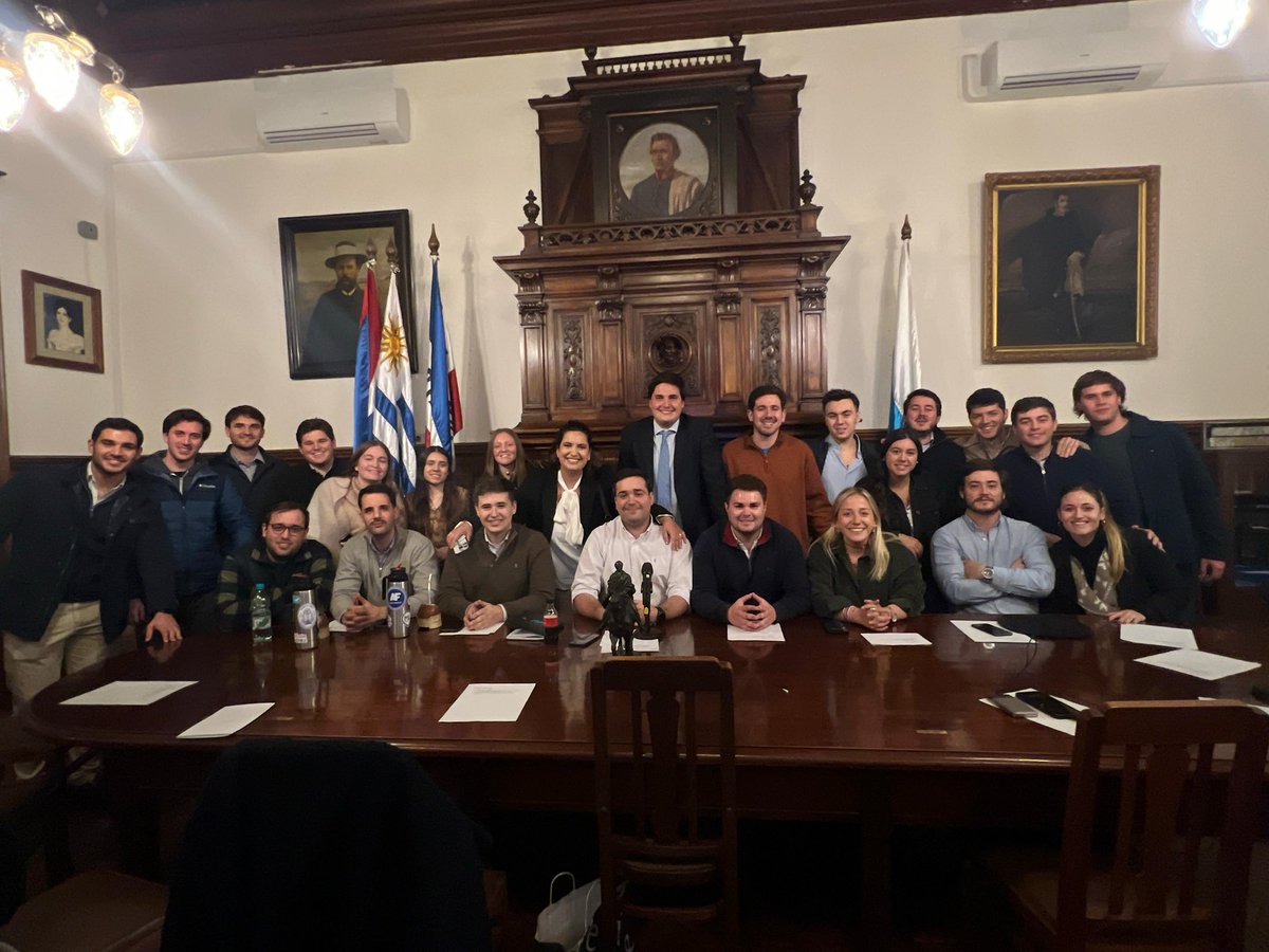 Nos reunimos terminada la 1° etapa electoral para coordinar el trabajo que viene.

Tenemos una gran fórmula en <a href="/AlvaroDelgadoUy/">Alvaro Delgado</a> y <a href="/Valeriaripoll3/">Valeria Ripoll</a> que vamos a militar para que el Uruguay siga en este camino que empezó <a href="/LuisLacallePou/">Luis Lacalle Pou</a> y avance a un 2° piso de transformaciones.