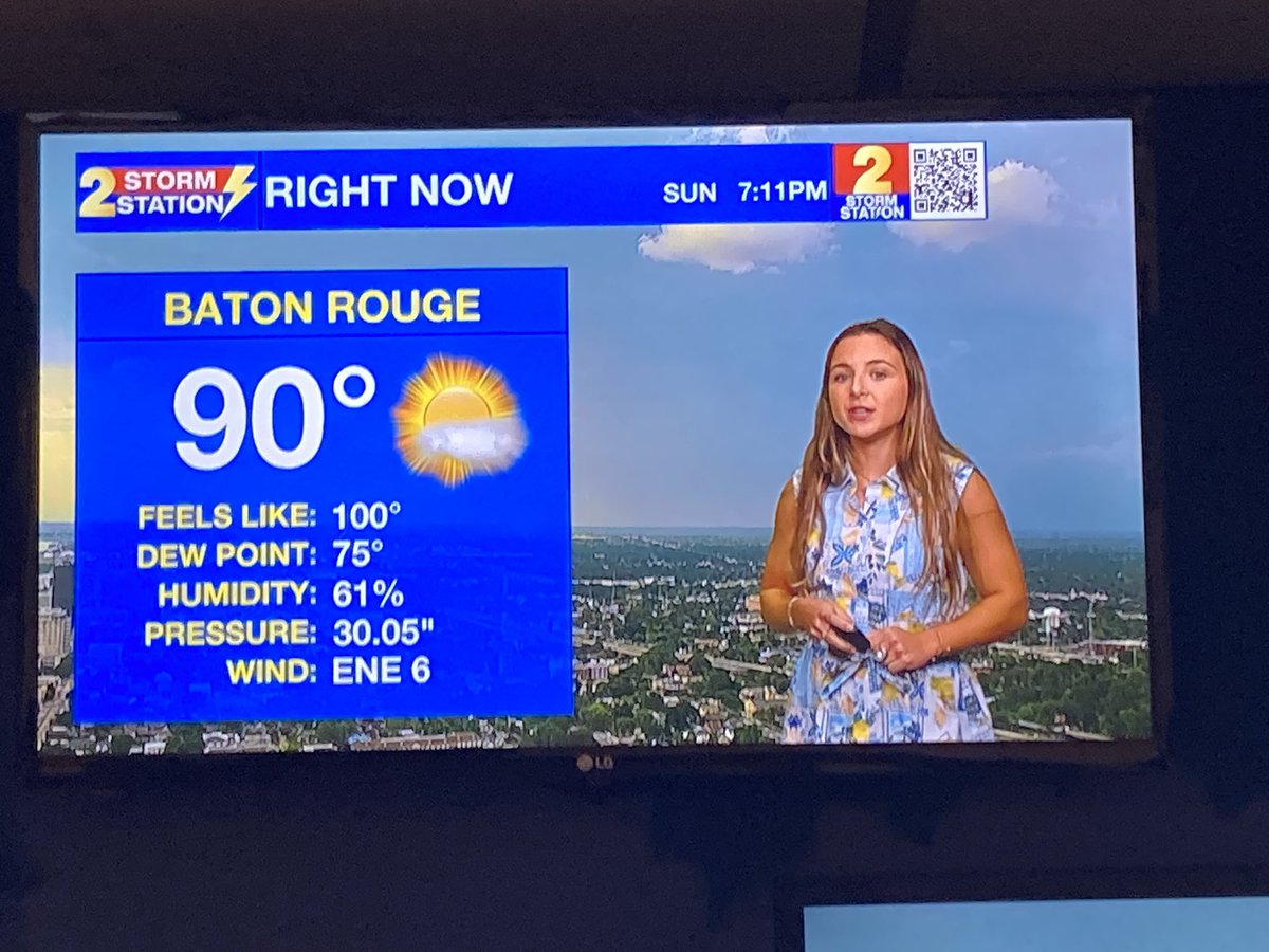 chloerobbinswx's tweet image. Getting practice on the green screen, as an intern! Thank you @WBRZweather !!!

#broadcastmeteorology 
#atmosphericscience 
#meteorology