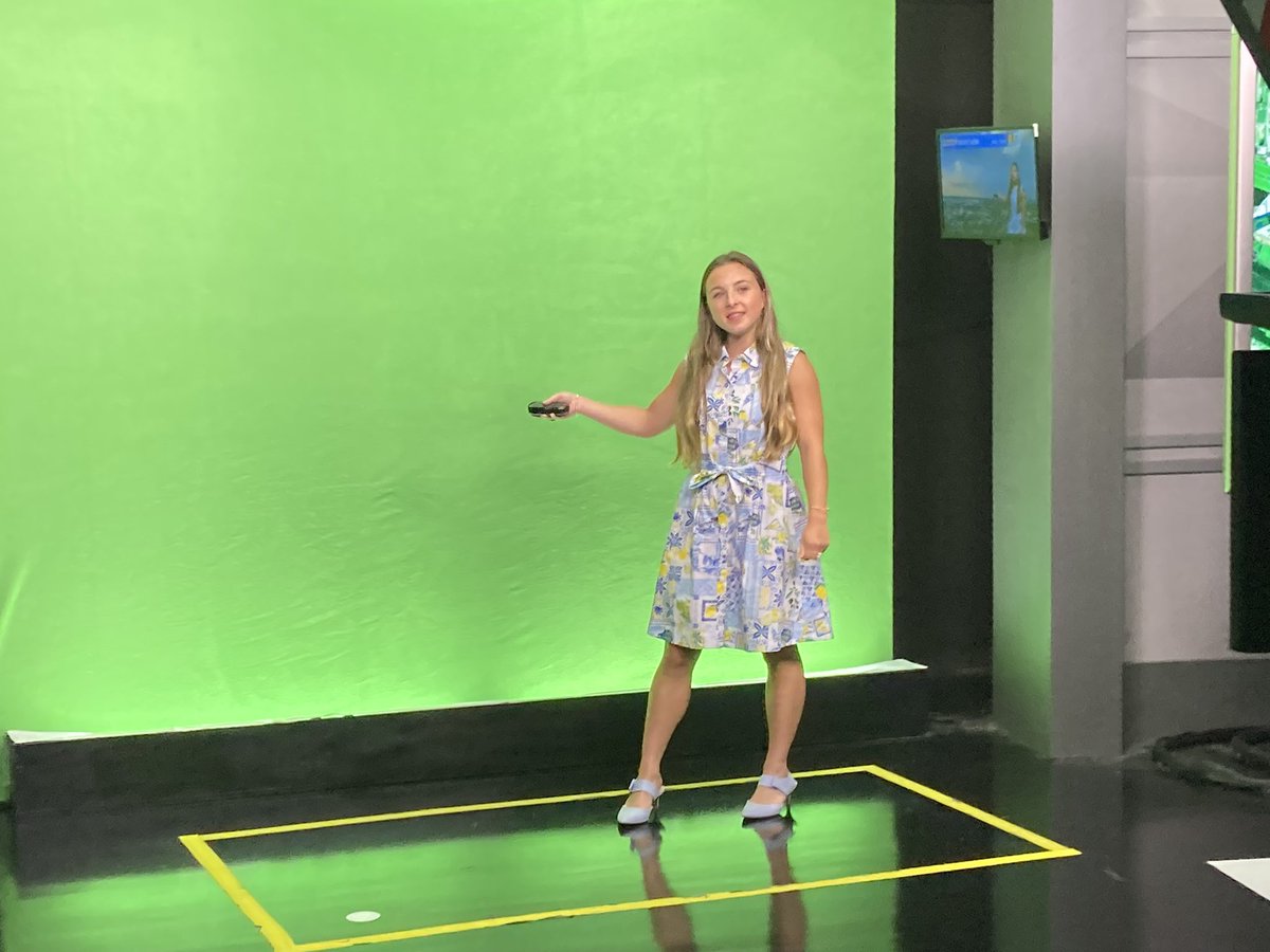chloerobbinswx's tweet image. Getting practice on the green screen, as an intern! Thank you @WBRZweather !!!

#broadcastmeteorology 
#atmosphericscience 
#meteorology
