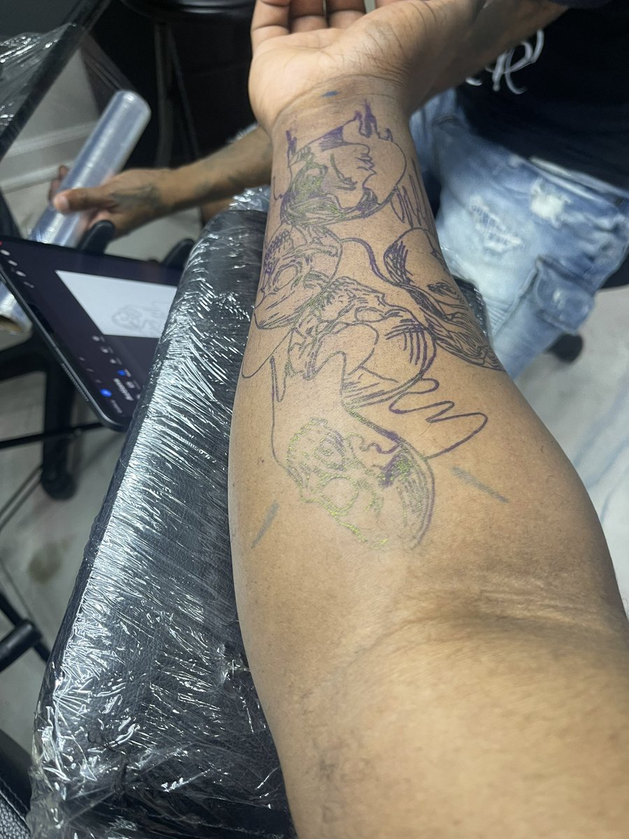 2manyerror's tweet photo. Got my rd2 tattoo call can you guess what perk it is👀#RedDeadRedemption2 https://t.co/7TOct8GBLp