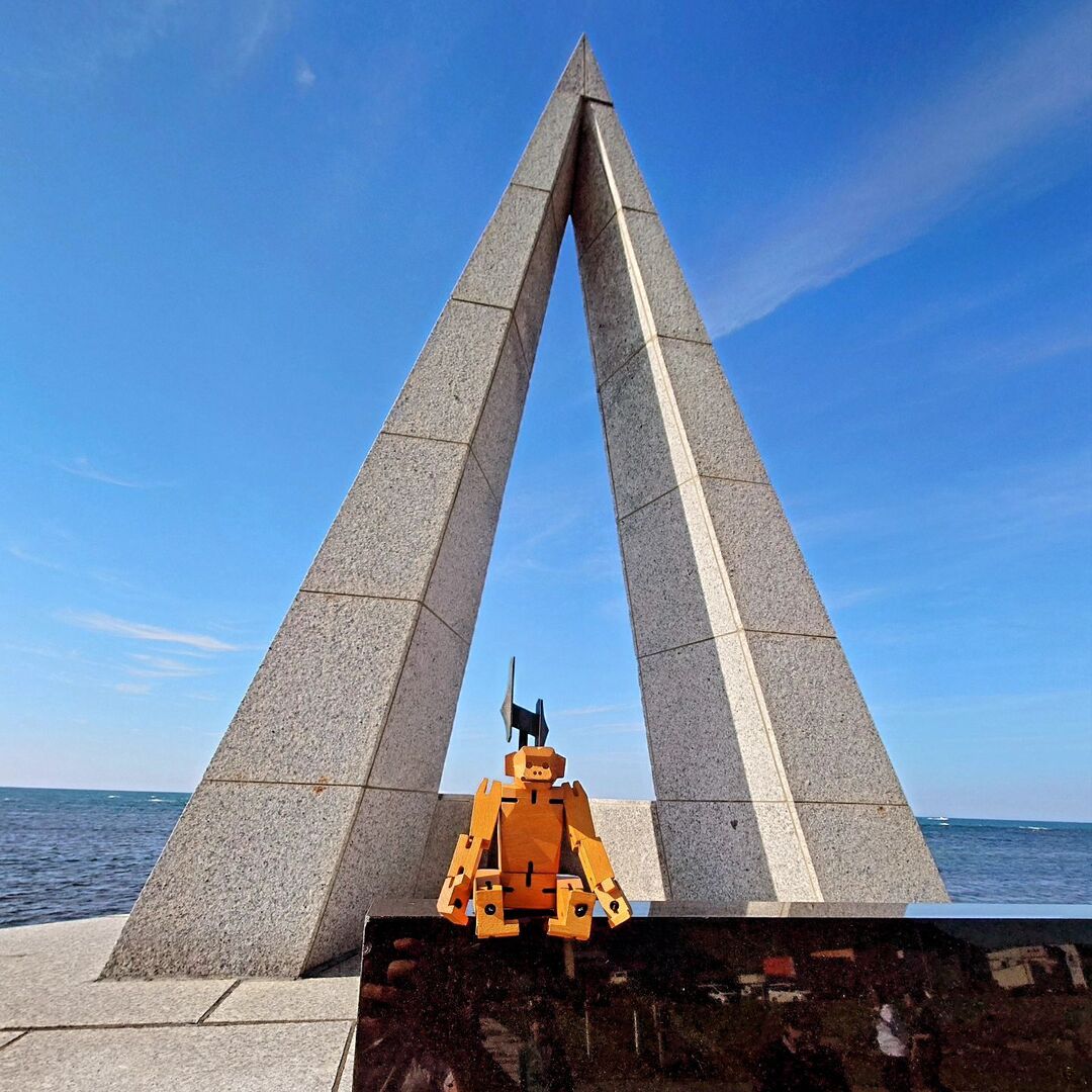 YoshiakiDesign's tweet photo. Monkey visited the northernmost cape of Japan, where you can even see Russia on a clear day! 🌊🐒 #NorthernAdventures #JapanExploration #Morphits #monkry #moma #yoshiakiito #travel #yoshiakiito #woodentoys #woodenpuzzle #Transformation #wakkanai https://t.co/WkdwU3rsZl