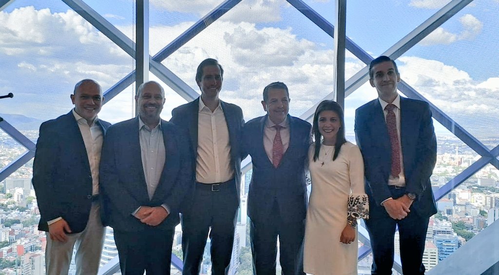 Nuestro titular <a href="/FadlalaAkabani/">Fadlala Akabani</a> se reunió con los ejecutivos de <a href="/BBVA_Mex/">BBVA México</a>: Ricardo Fernandez de Mazarambroz - Director de Empresas y Gobierno, Emilio Ferrer - Director Banca de Gobierno, Patricio Castillo - Director Nearshoring.

🧵1/2