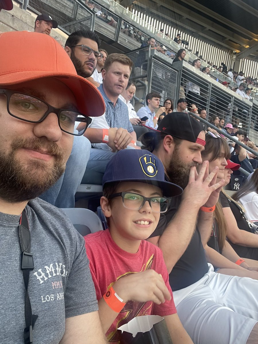 Boxin_Dachshund's tweet photo. #NYC #MLB #Yankees #Cincinnati #Reds #firstMLBgame #orangehatclub https://t.co/1cshNGMXIC