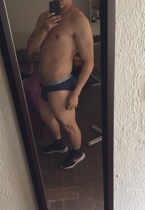 Ando enfermito 🤒. Manden buenas vibras para que no muera :v https://t.co/skJjgh5GYS<a href="/tag/rt"class="tags"><span>#rt</span></a>