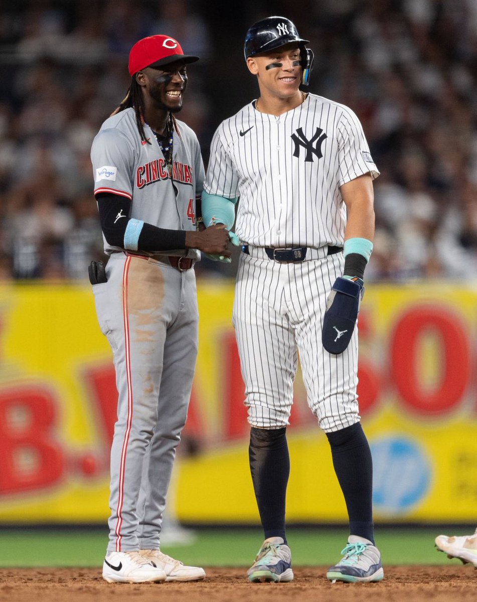 This pic of Elly De La Cruz and Aaron Judge 🔥 🤝 

(via <a href="/MLB/">MLB</a>)