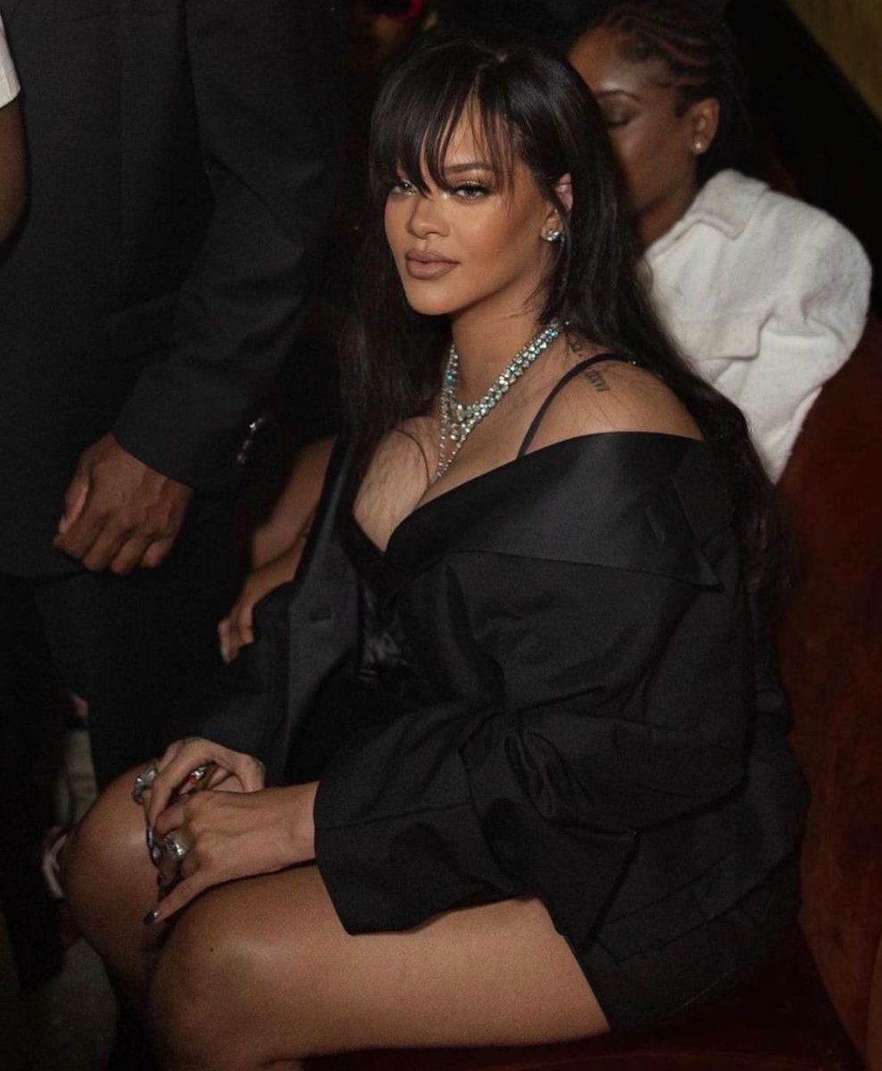 RihannaServes's tweet photo. Rihanna is so gorgeous https://t.co/3wck5pKOnu