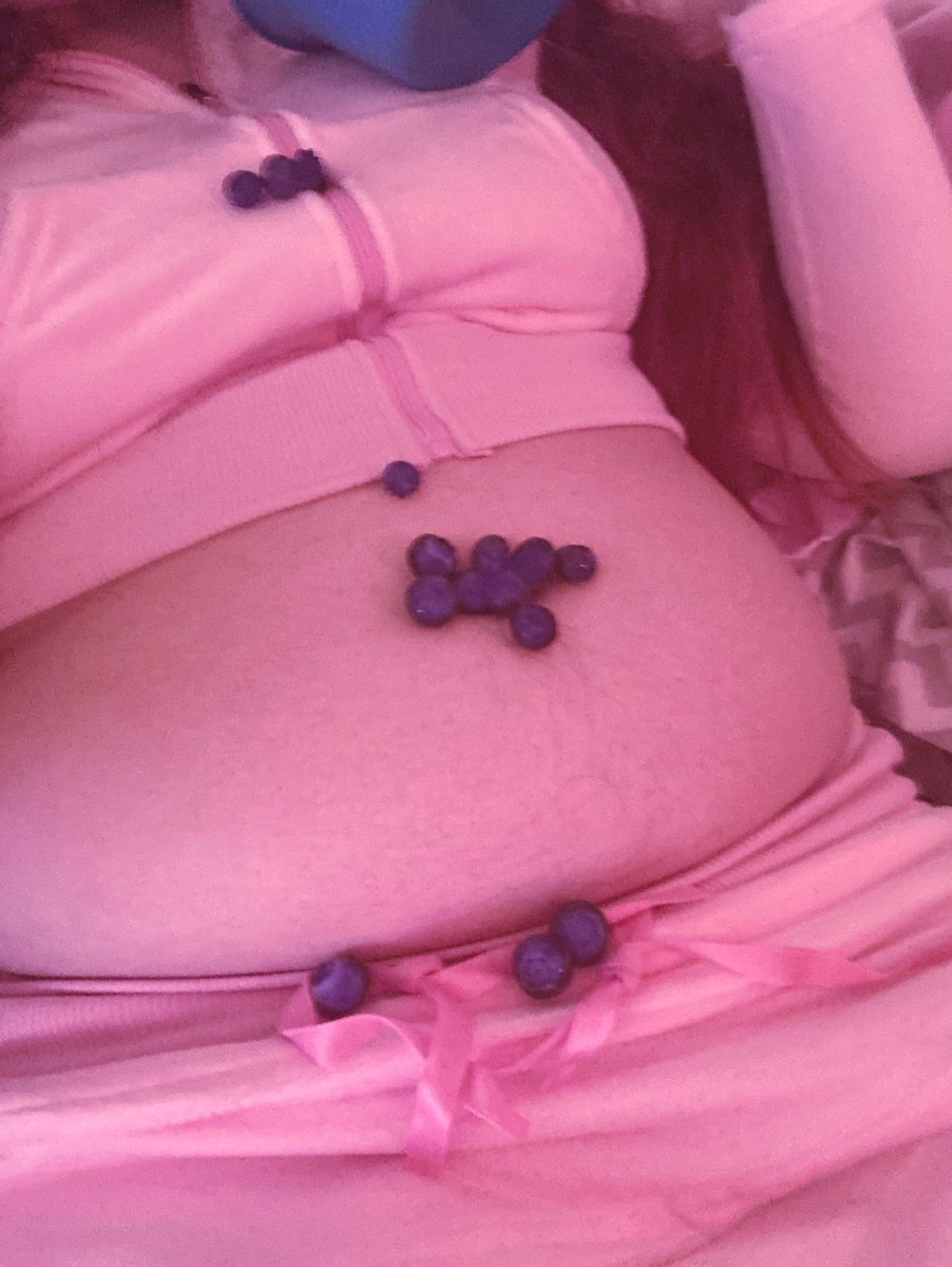 bluberryfatcake's tweet image. oh, well, i, uh, yknow how it is with gum, and berries, and berry gum,,,, 💦💦